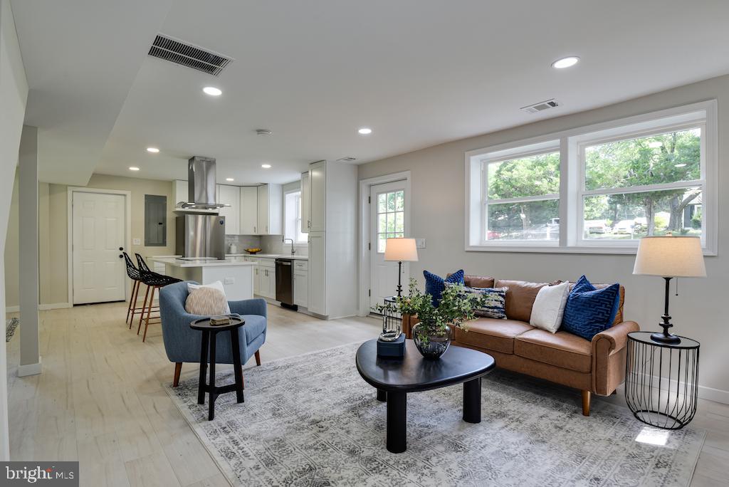 ENGLESIDE VILLAGE - Residential