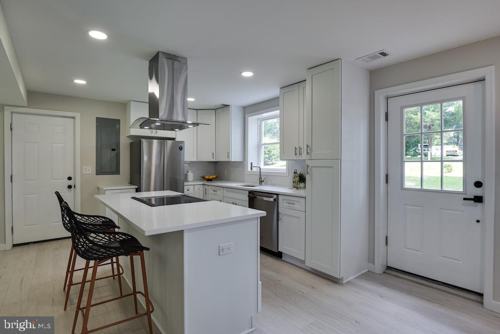 ENGLESIDE VILLAGE - Residential