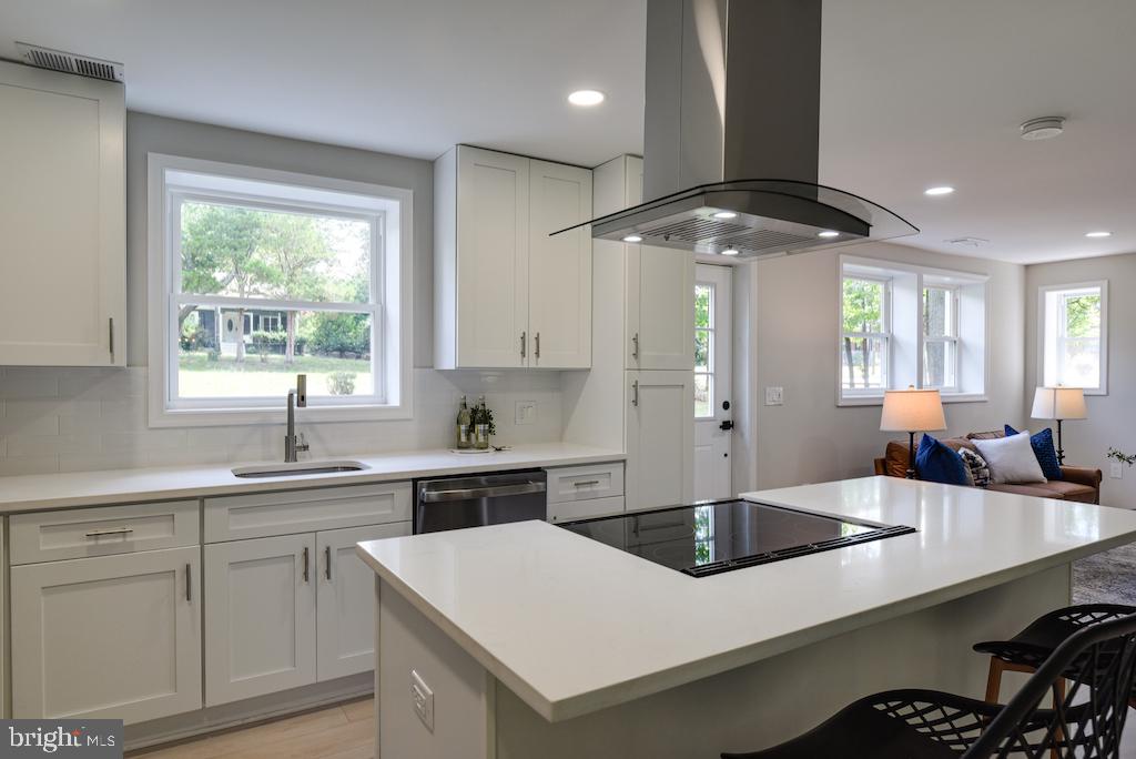 ENGLESIDE VILLAGE - Residential