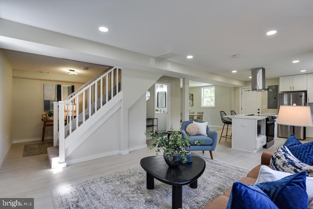 ENGLESIDE VILLAGE - Residential