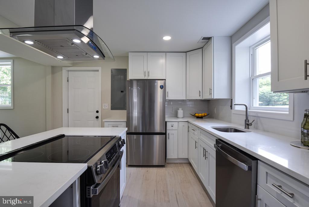 ENGLESIDE VILLAGE - Residential