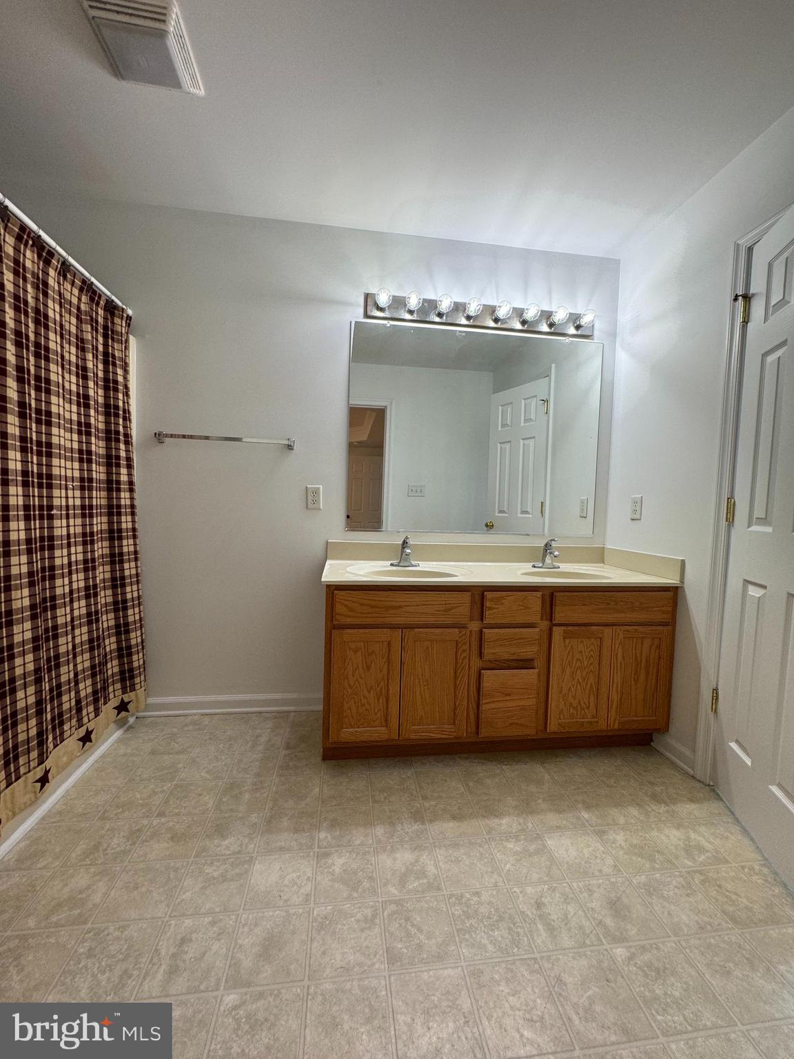 CRESTFIELD - Residential