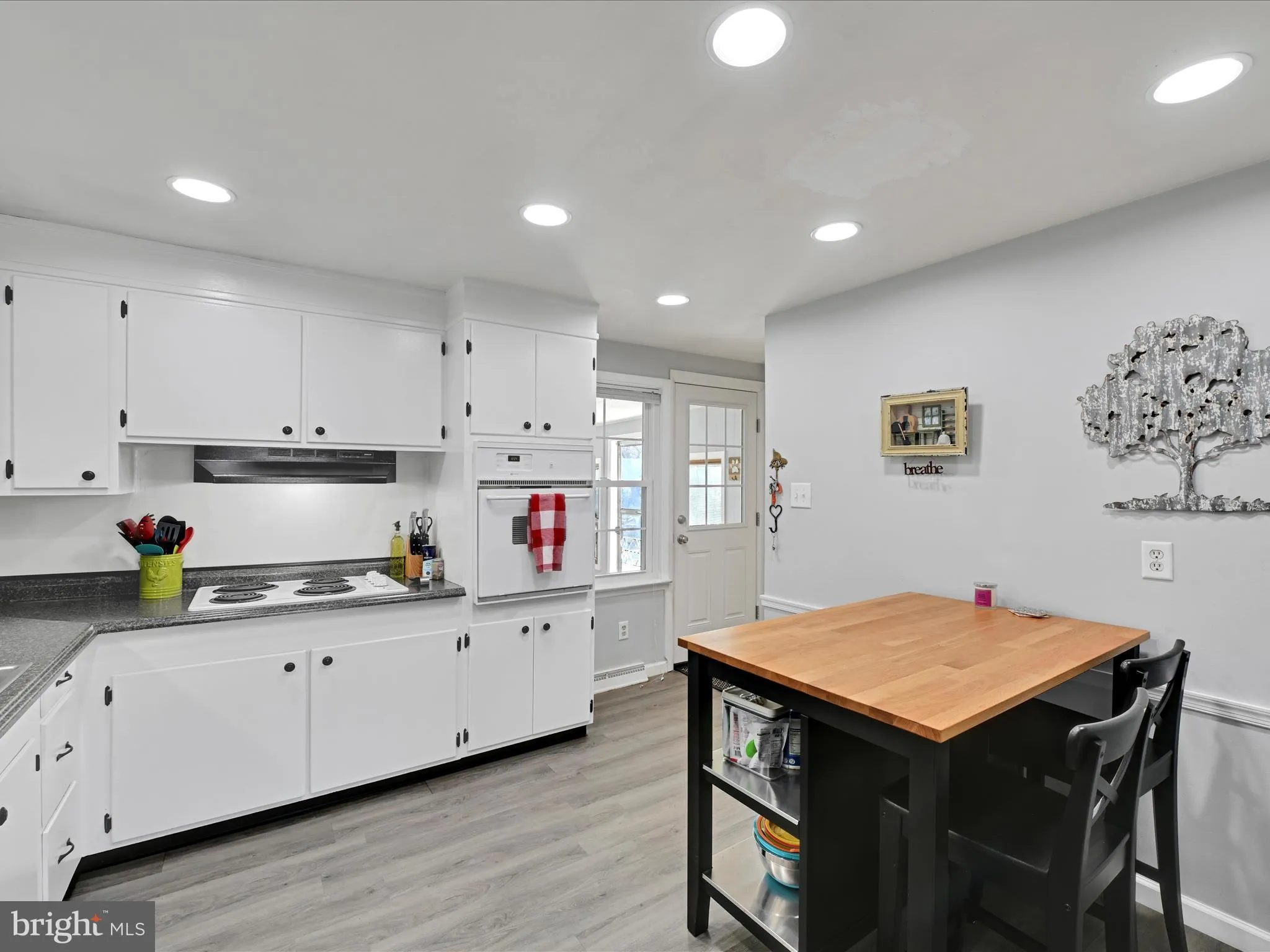 Lancaster, Pennsylvania 17603, United States, 3 Bedrooms Bedrooms, ,2 BathroomsBathrooms,Residential,Pending,1159