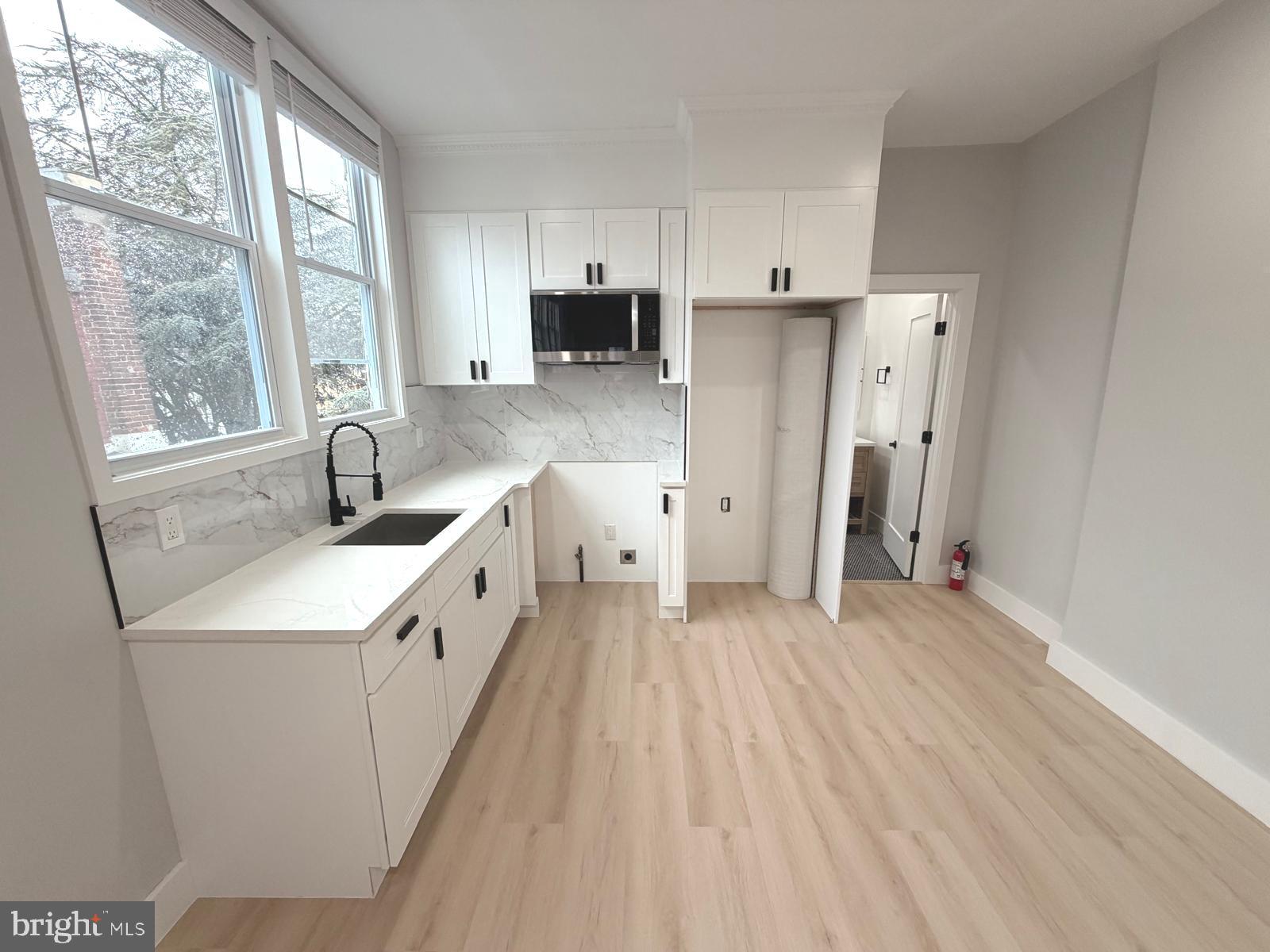 230 N 9TH STREET