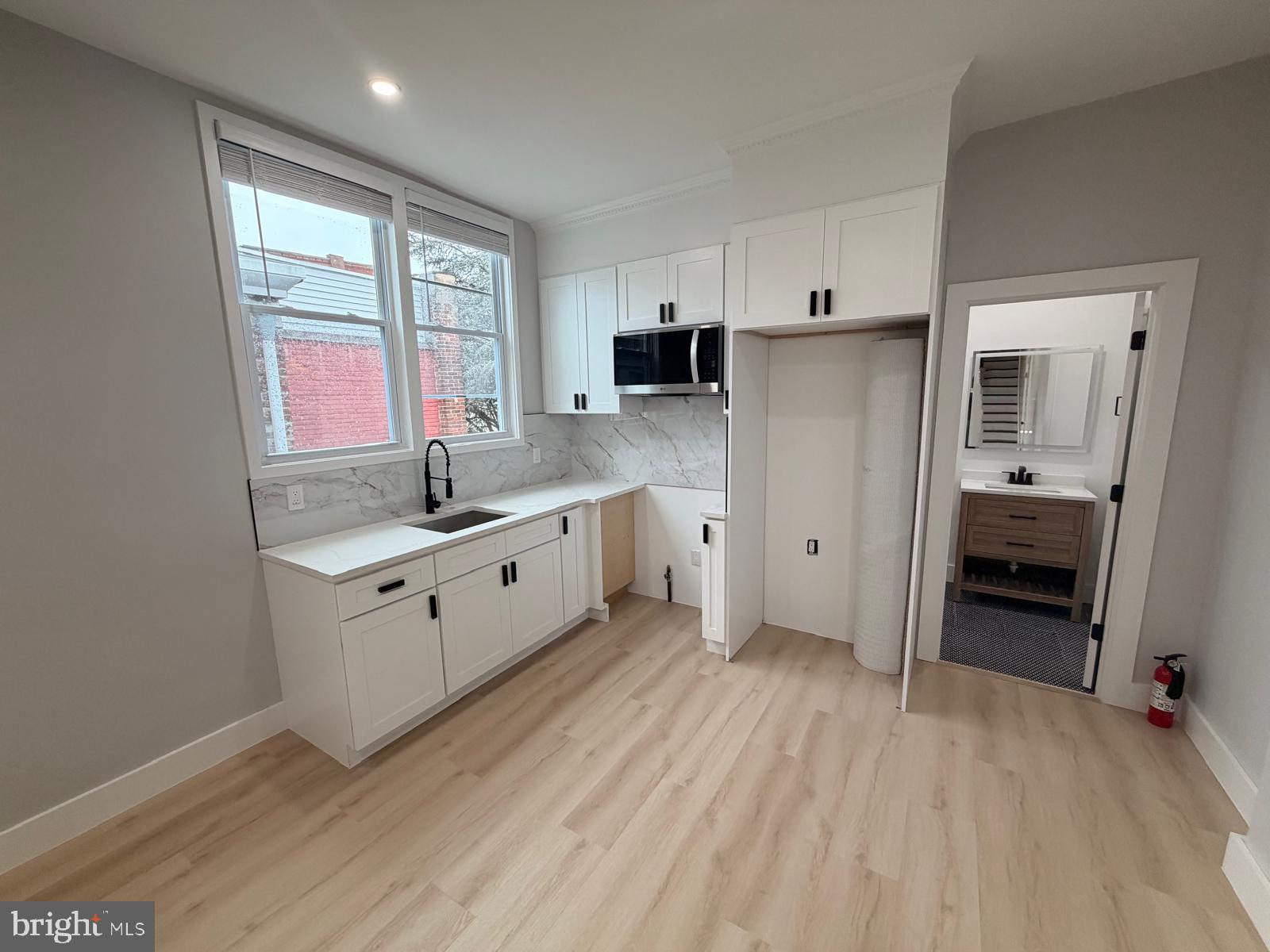 230 N 9TH STREET