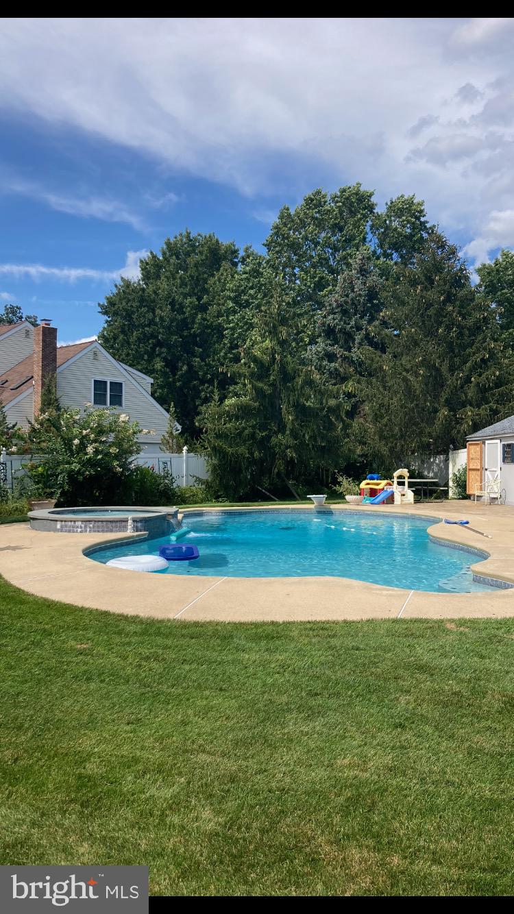 MALLARD POND - Residential