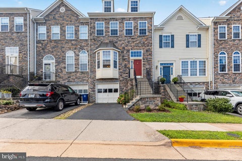 Townhouse For Rent - 825 Bluefield Square<br/> Loudoun County, LEESBURG, VA 20176