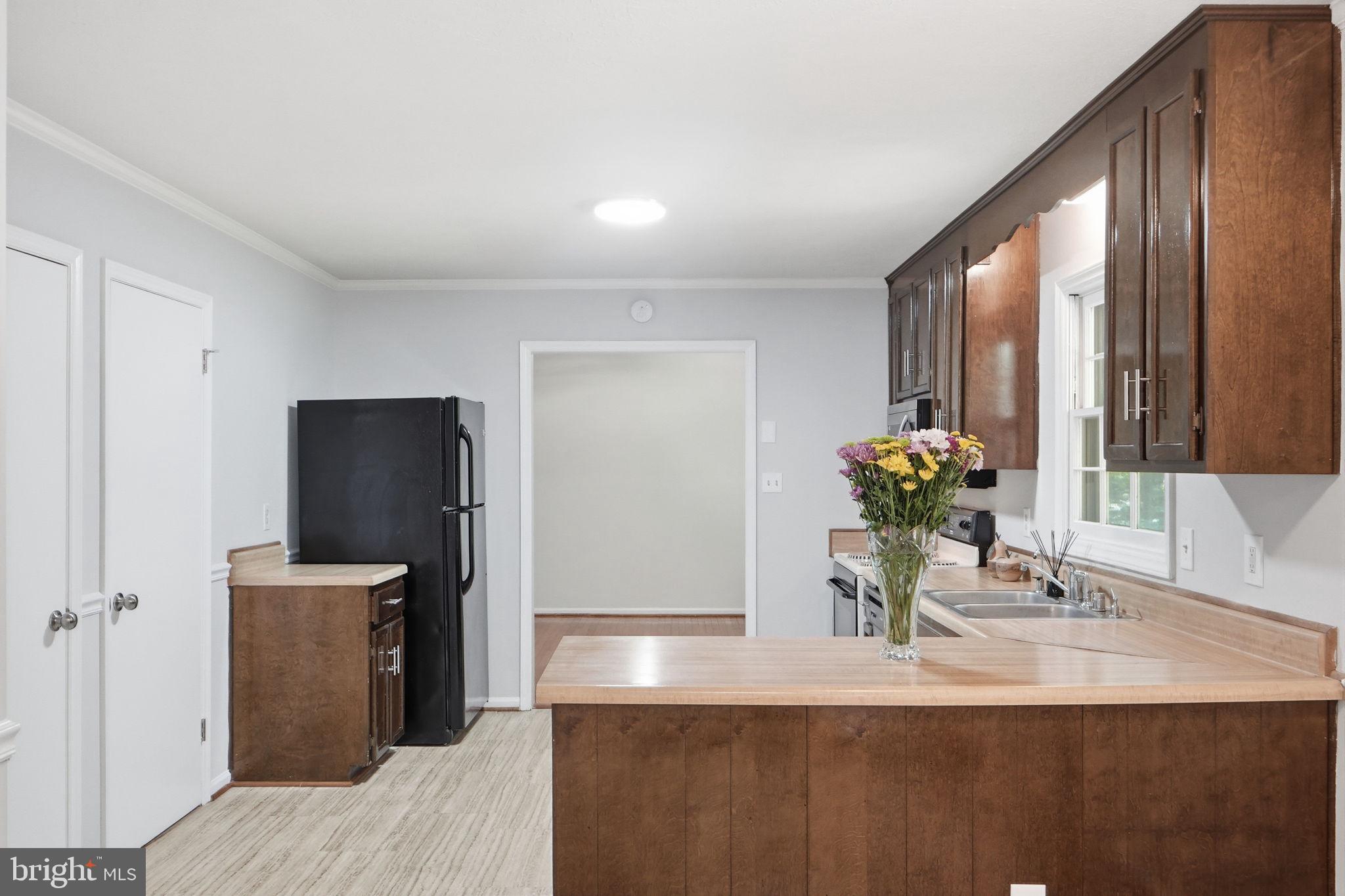 6090 RIVER FOREST DRIVE