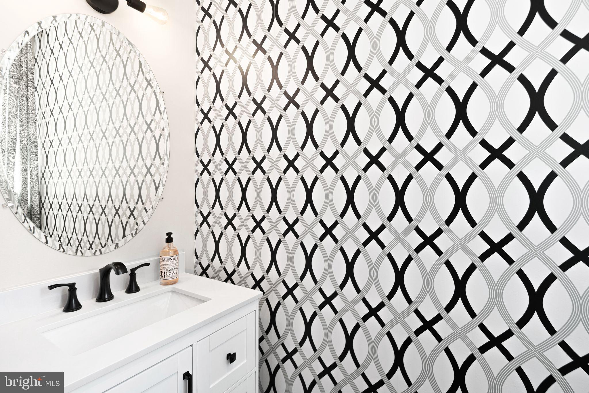 842 N LEITHGOW STREET