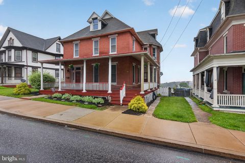 Homes For Sale - 121 N Main Street<br/> RED LION, PA 17356