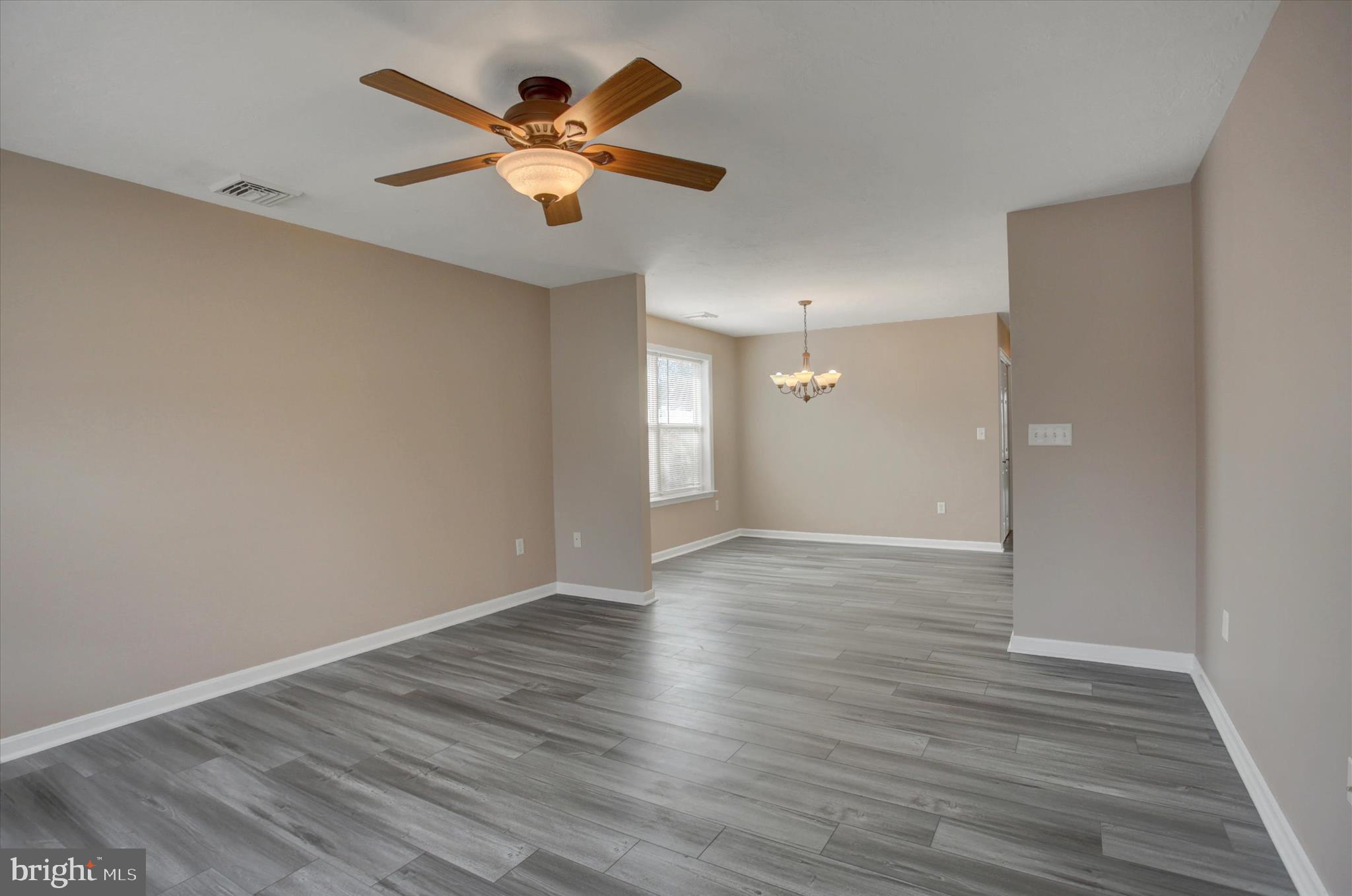 COUNTRY MANOR - Residential