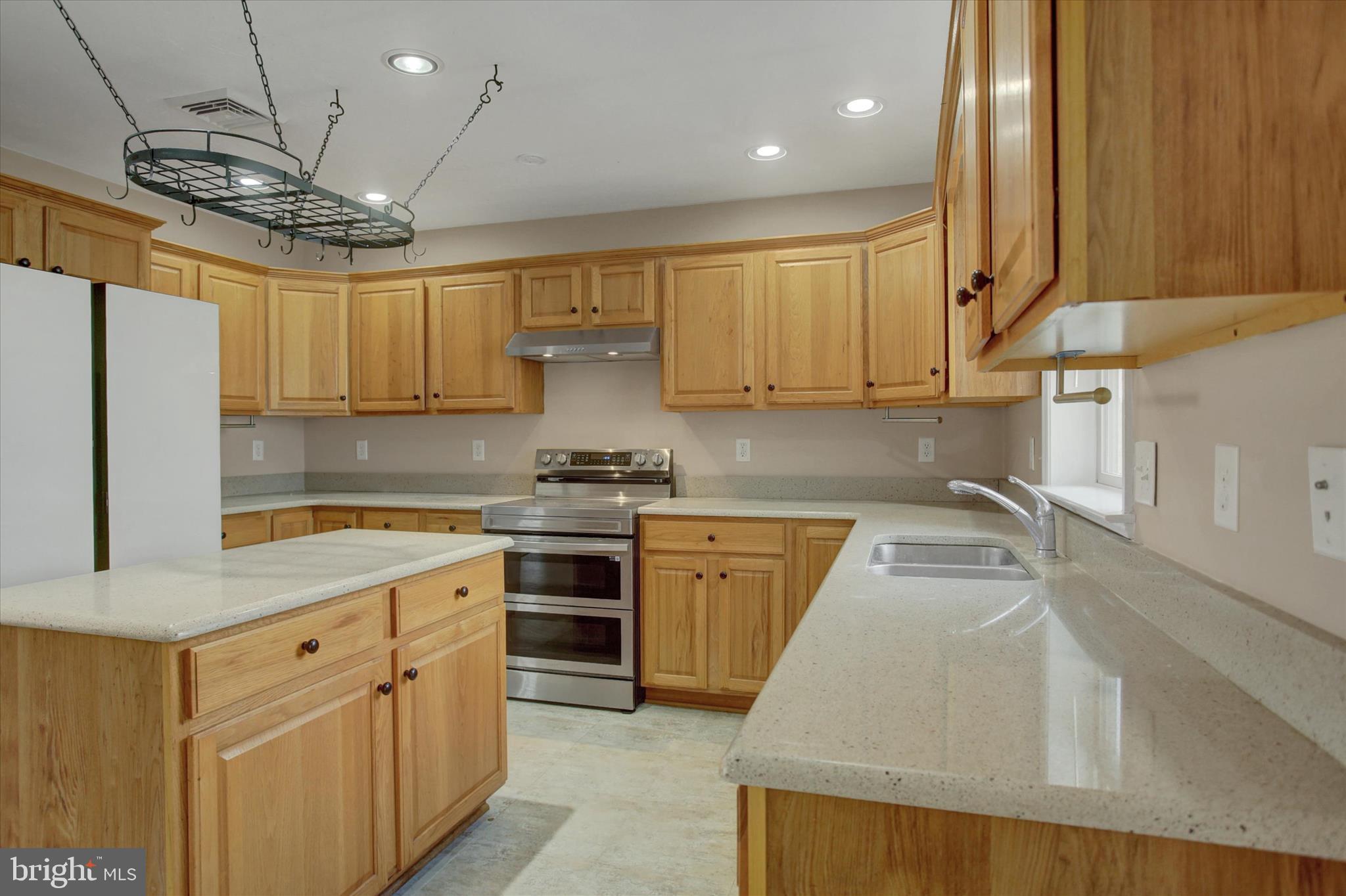 COUNTRY MANOR - Residential