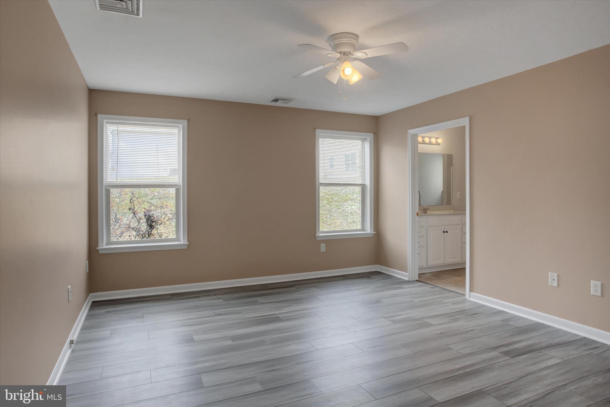 COUNTRY MANOR - Residential