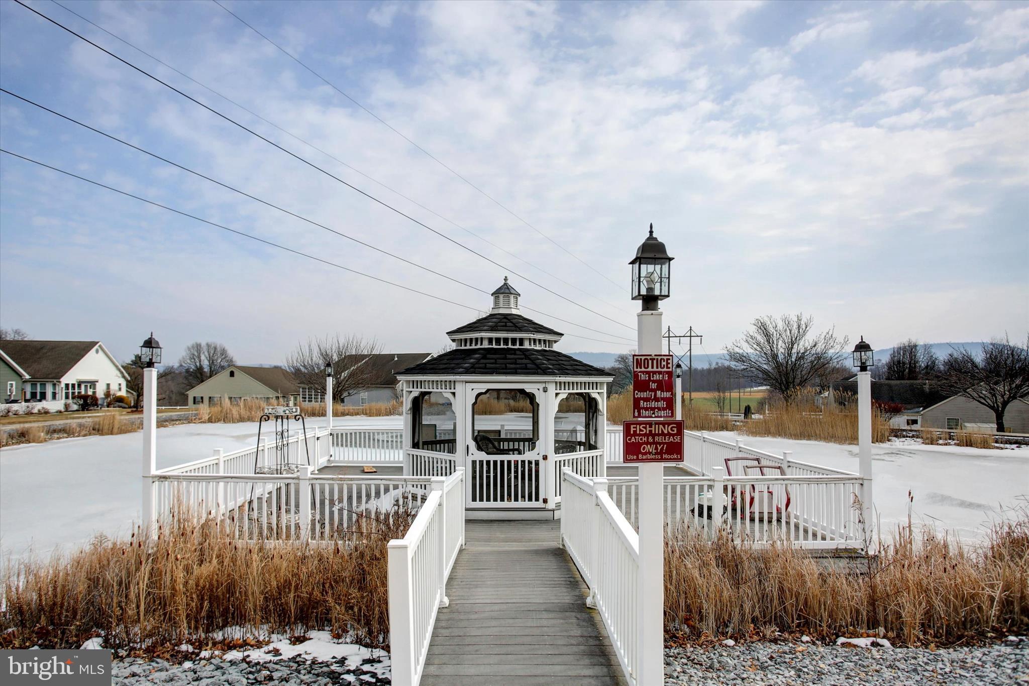 COUNTRY MANOR - Residential