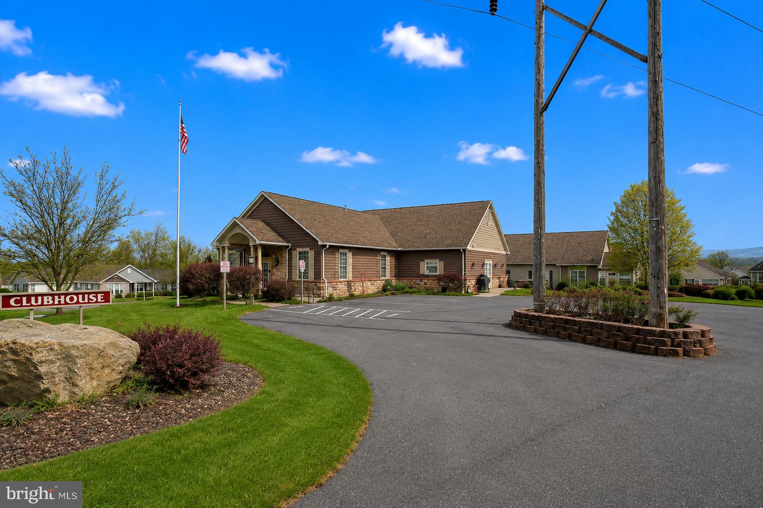 COUNTRY MANOR - Residential