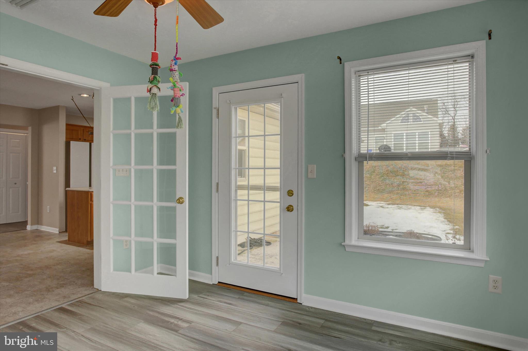 COUNTRY MANOR - Residential