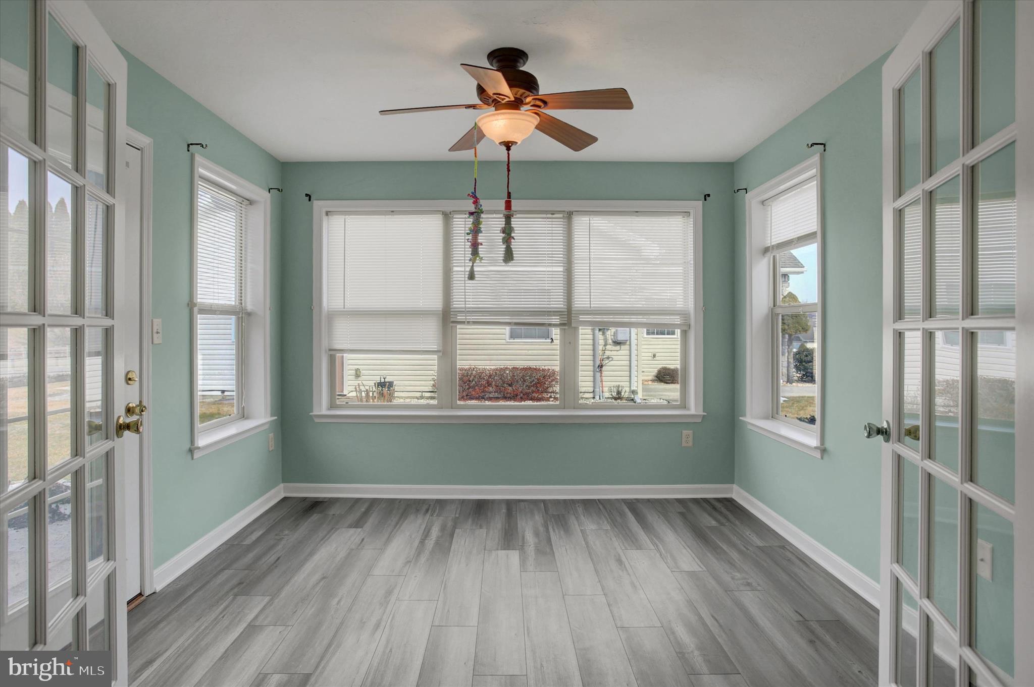 COUNTRY MANOR - Residential