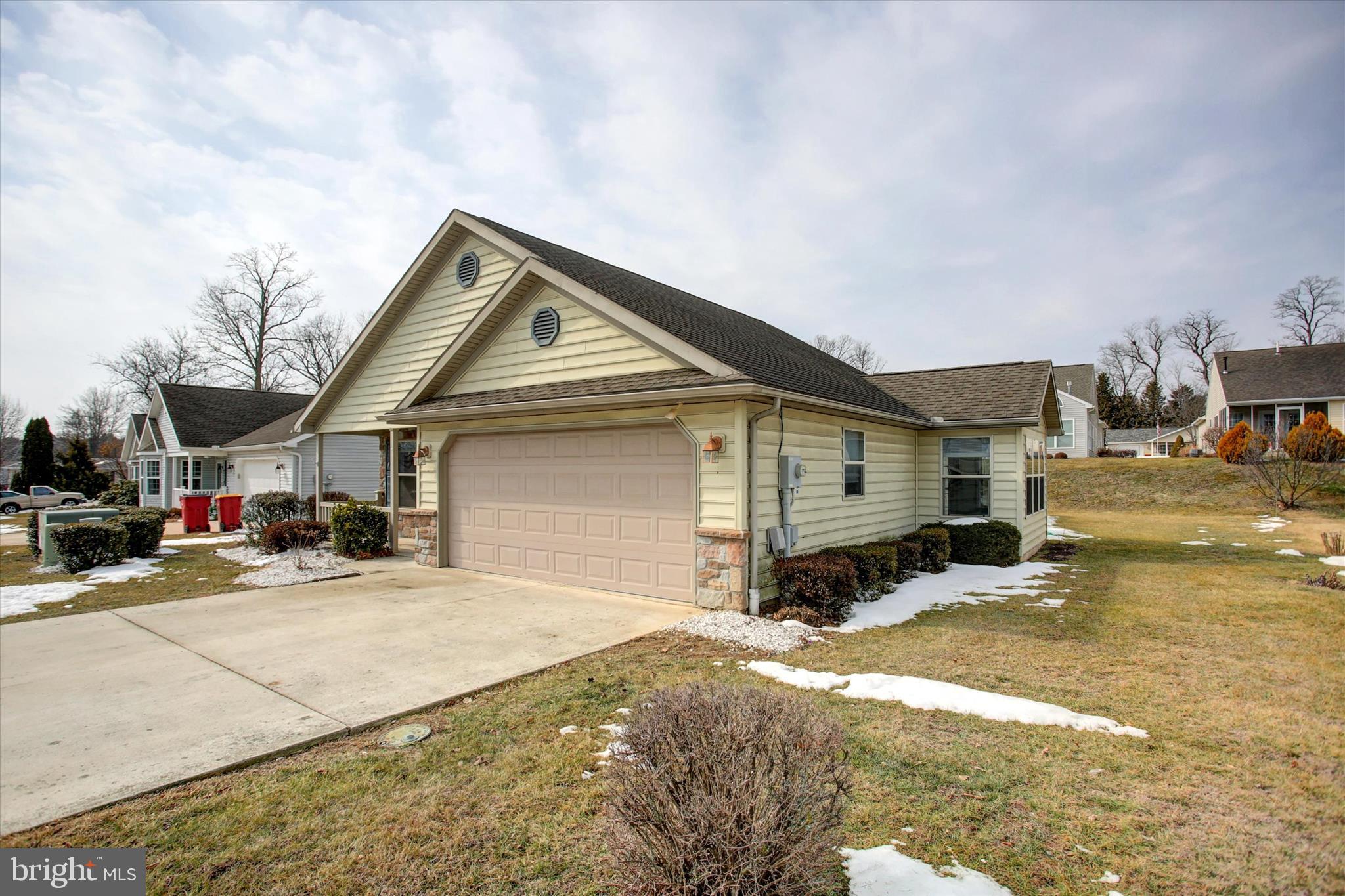 COUNTRY MANOR - Residential