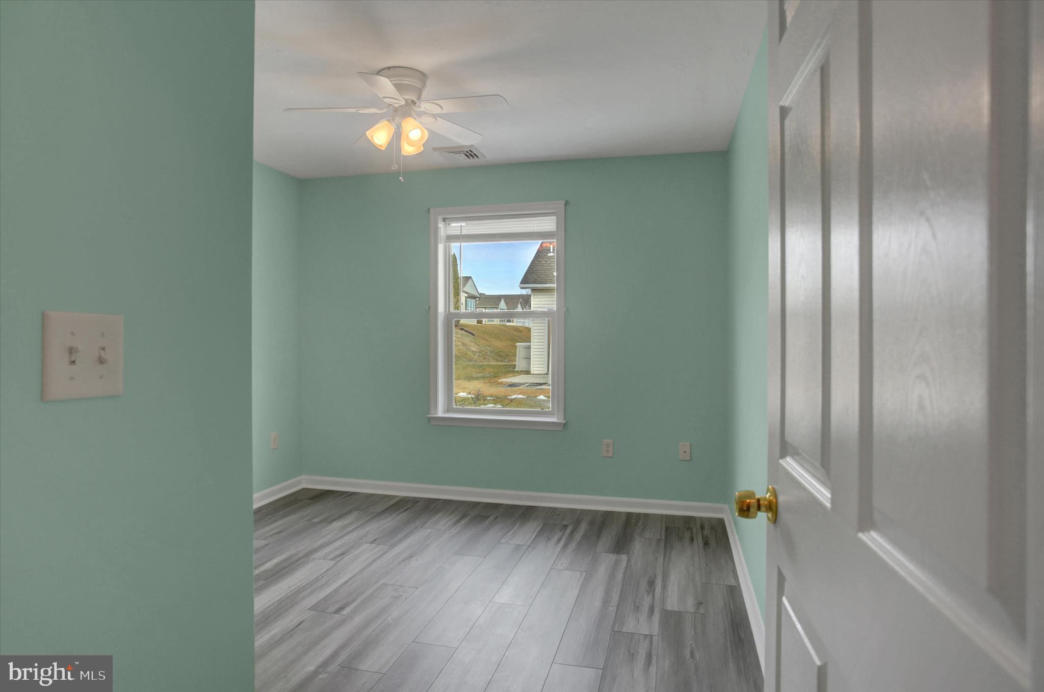 COUNTRY MANOR - Residential