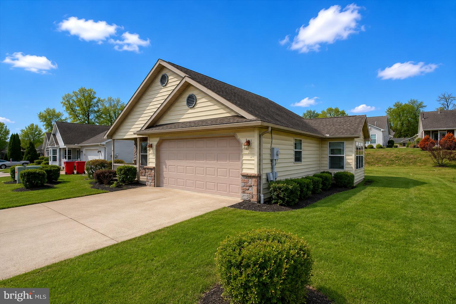 COUNTRY MANOR - Residential