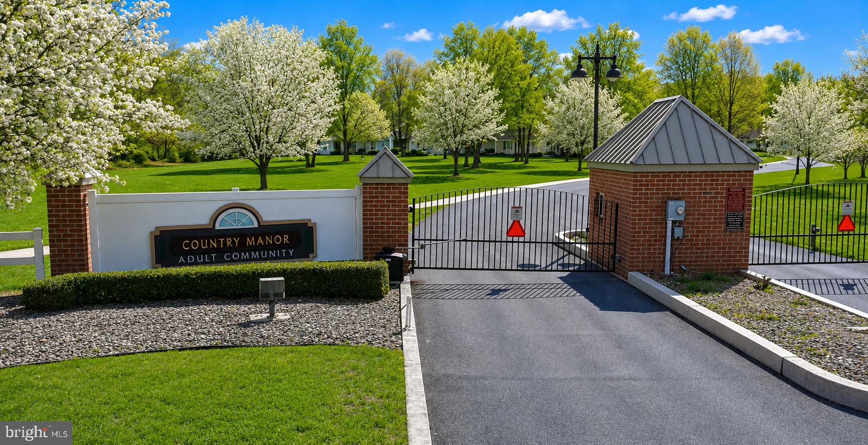 COUNTRY MANOR - Residential