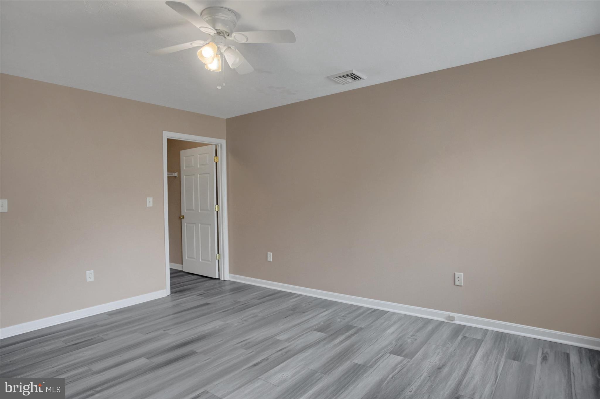 COUNTRY MANOR - Residential