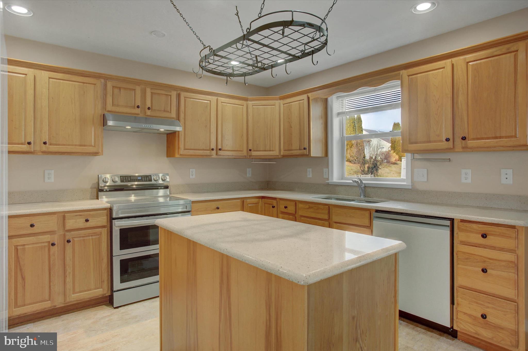 COUNTRY MANOR - Residential