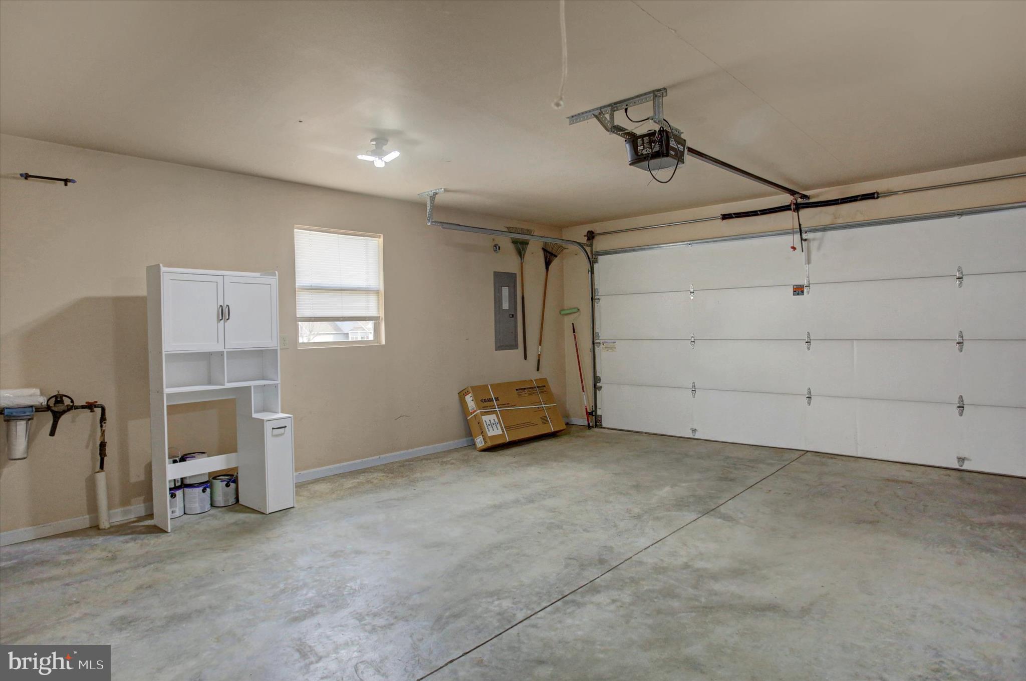 COUNTRY MANOR - Residential