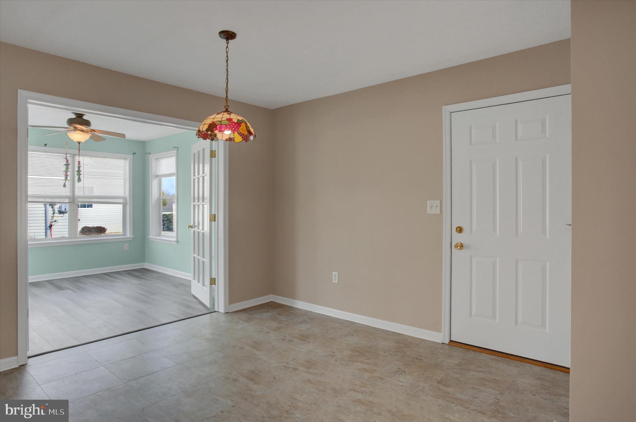 COUNTRY MANOR - Residential