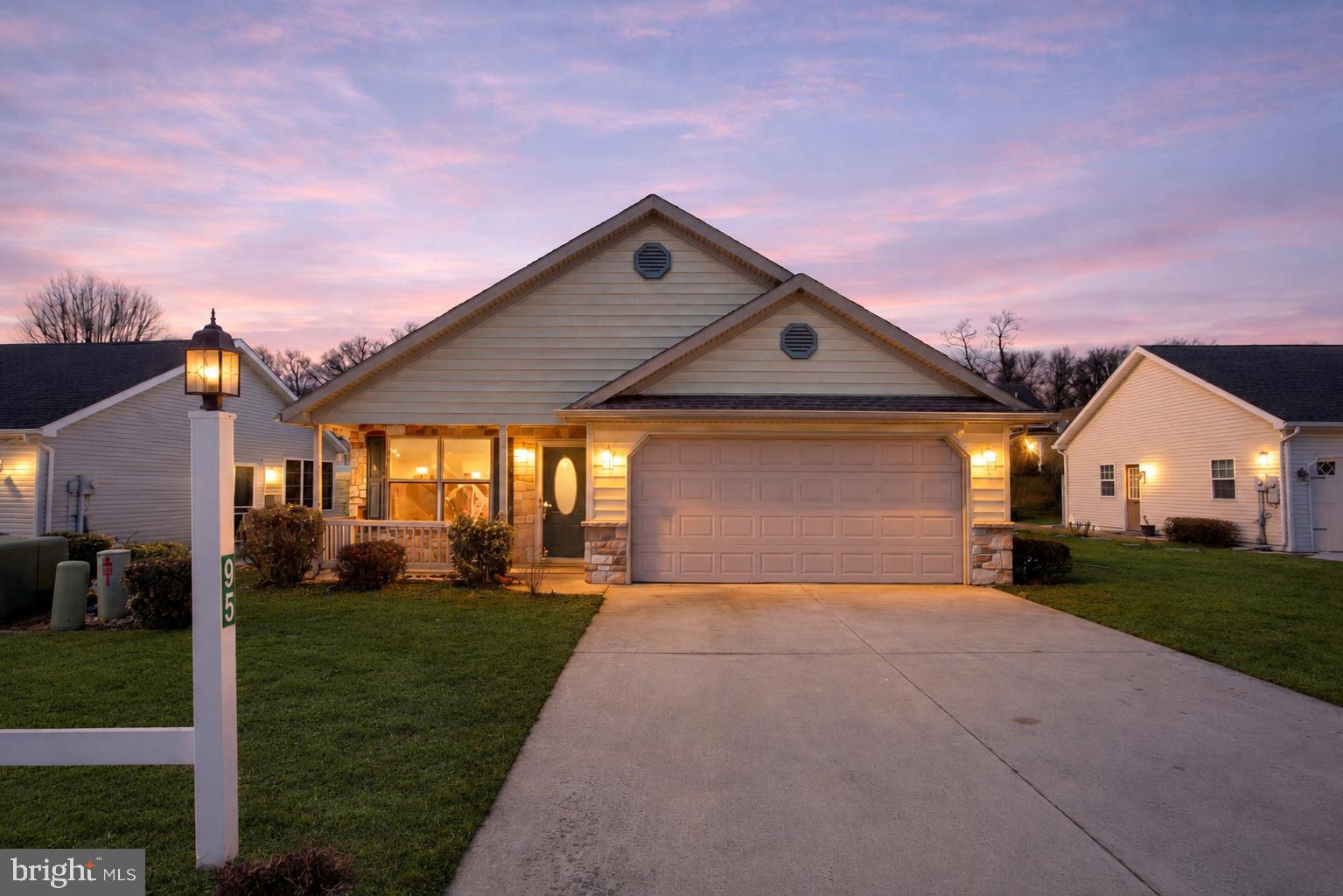 COUNTRY MANOR - Residential