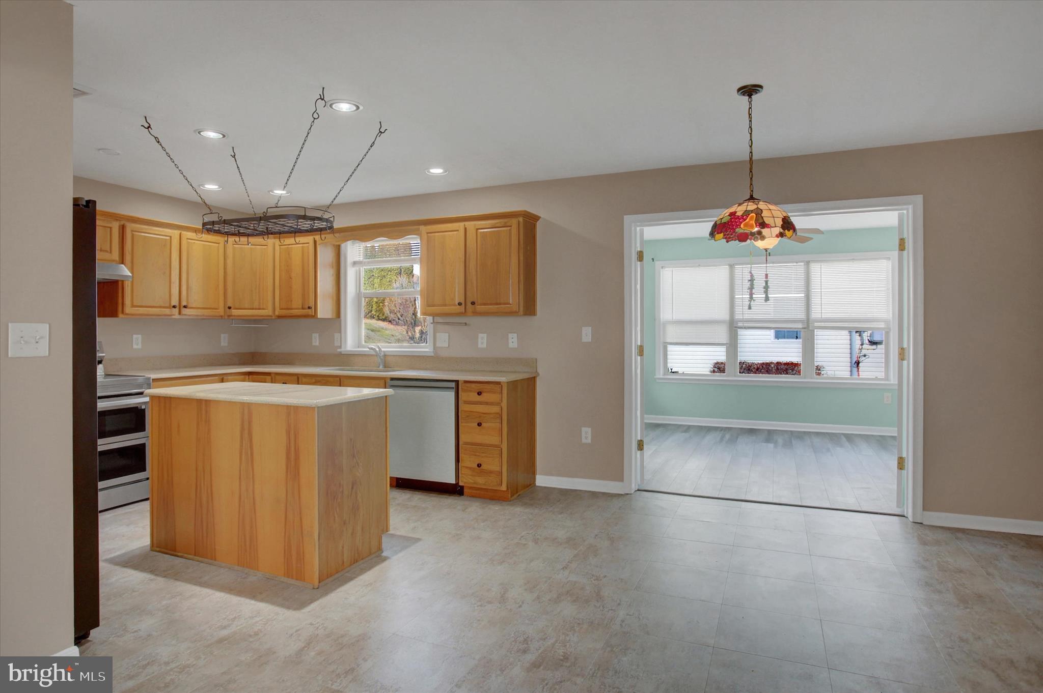 COUNTRY MANOR - Residential