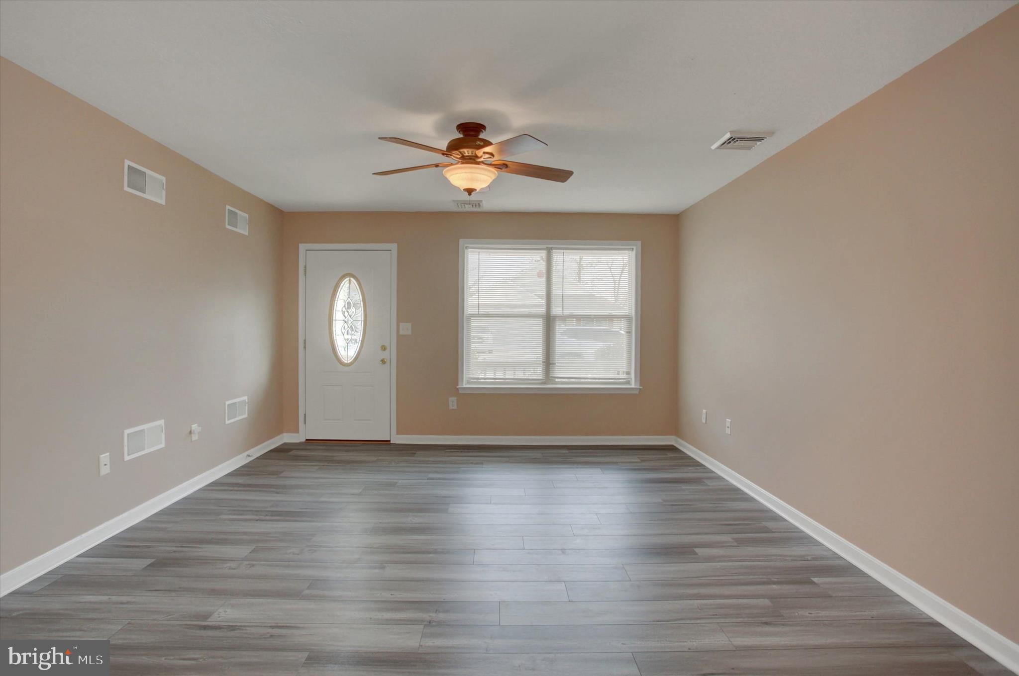 COUNTRY MANOR - Residential