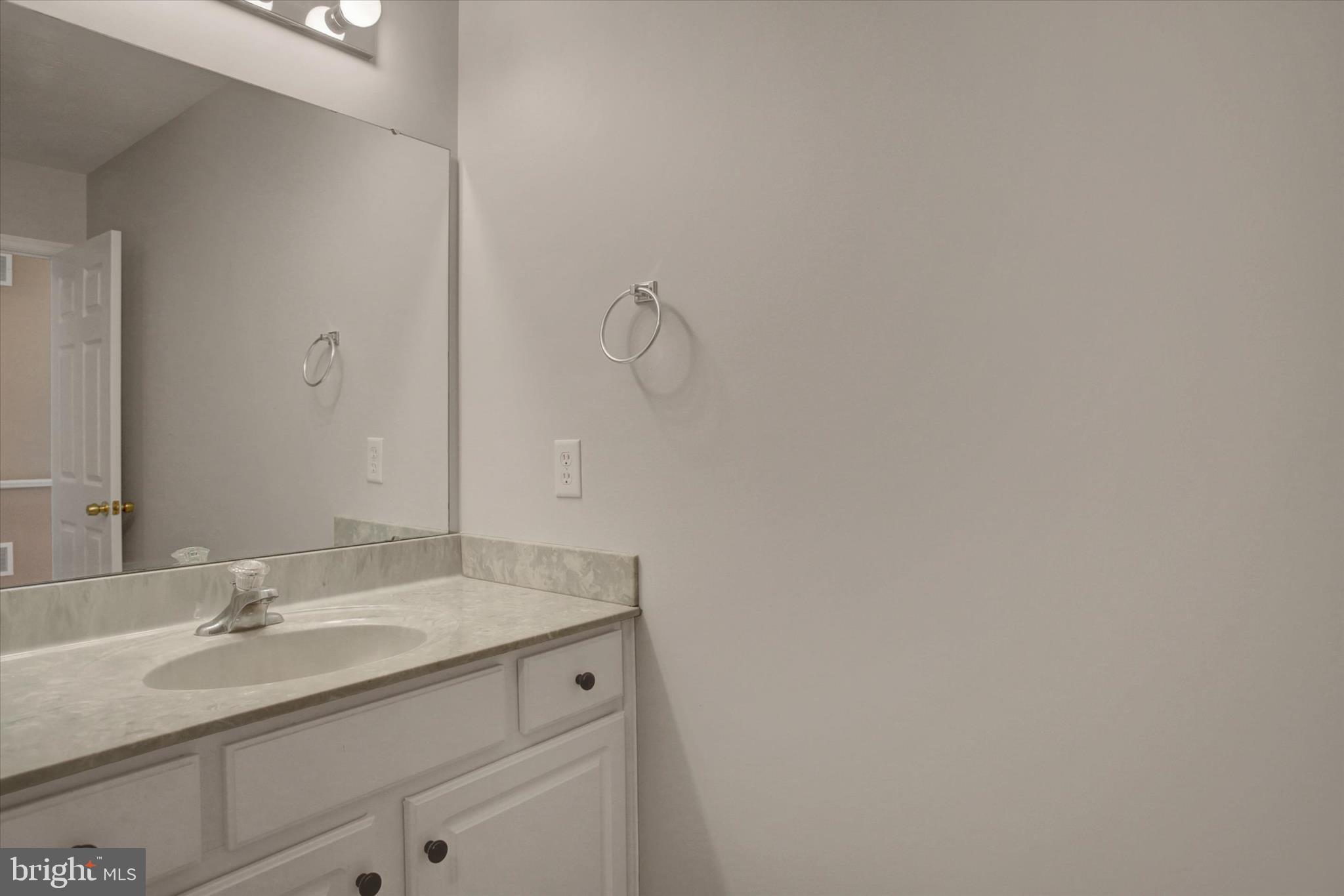 COUNTRY MANOR - Residential