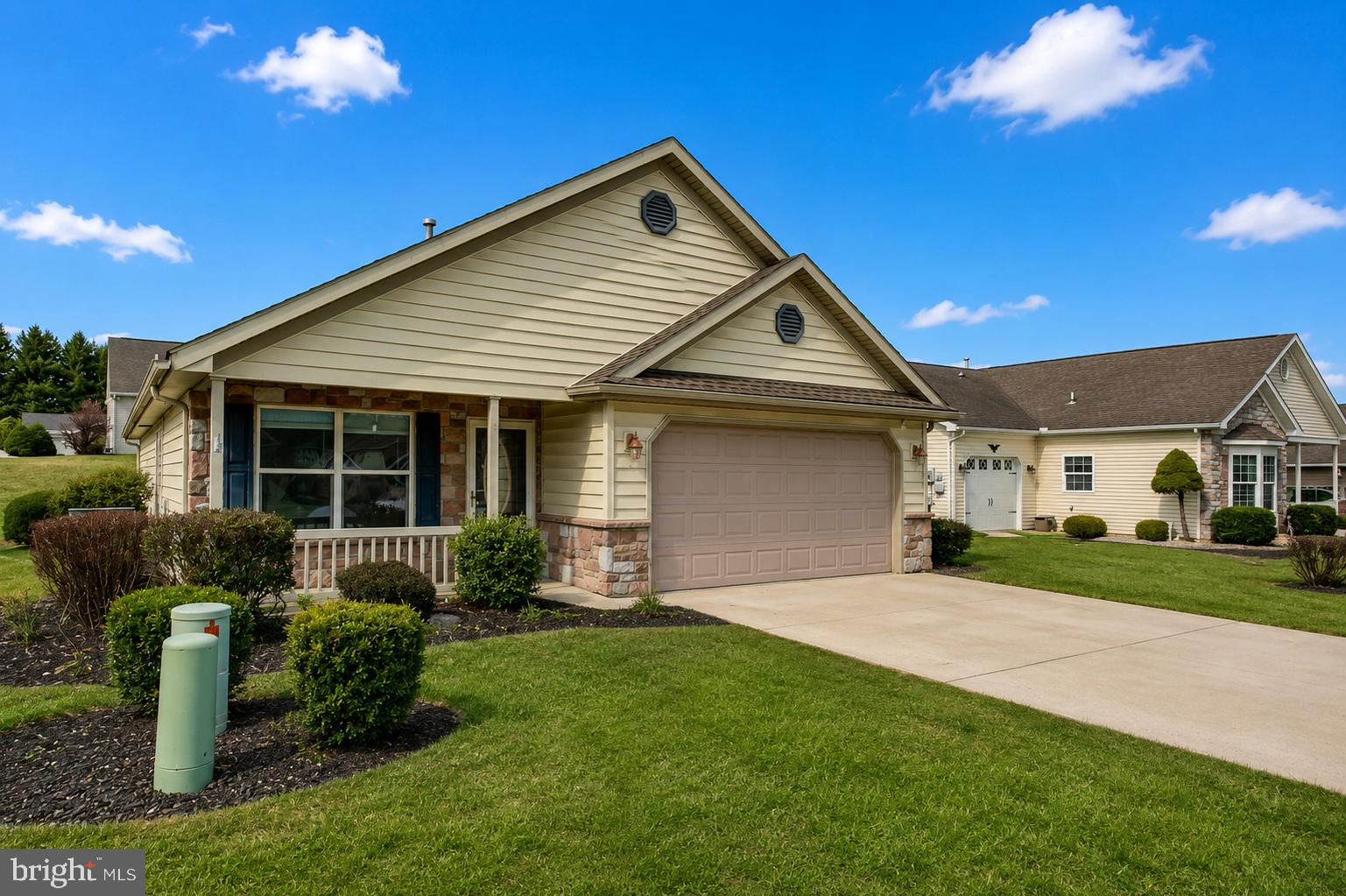 COUNTRY MANOR - Residential