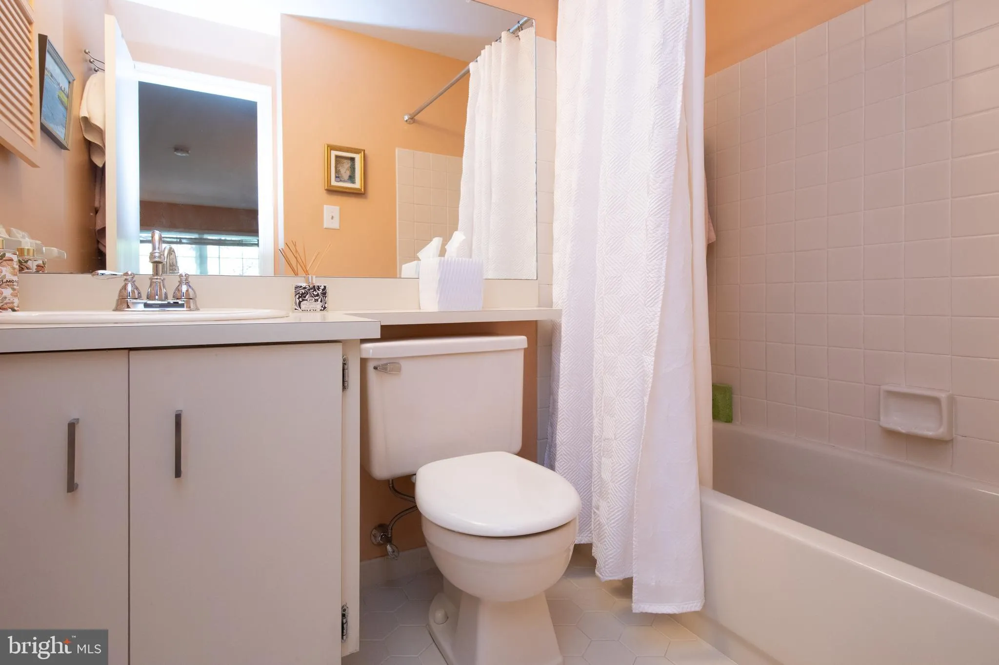 Elkins Park, Pennsylvania 19027, United States, 2 Bedrooms Bedrooms, ,2 BathroomsBathrooms,Residential,Active,86991