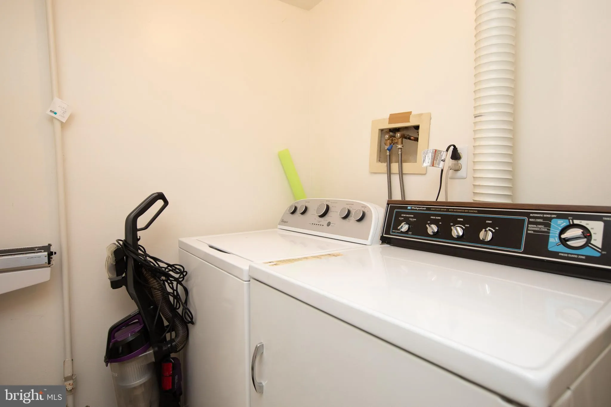 Elkins Park, Pennsylvania 19027, United States, 2 Bedrooms Bedrooms, ,2 BathroomsBathrooms,Residential,Active,86991