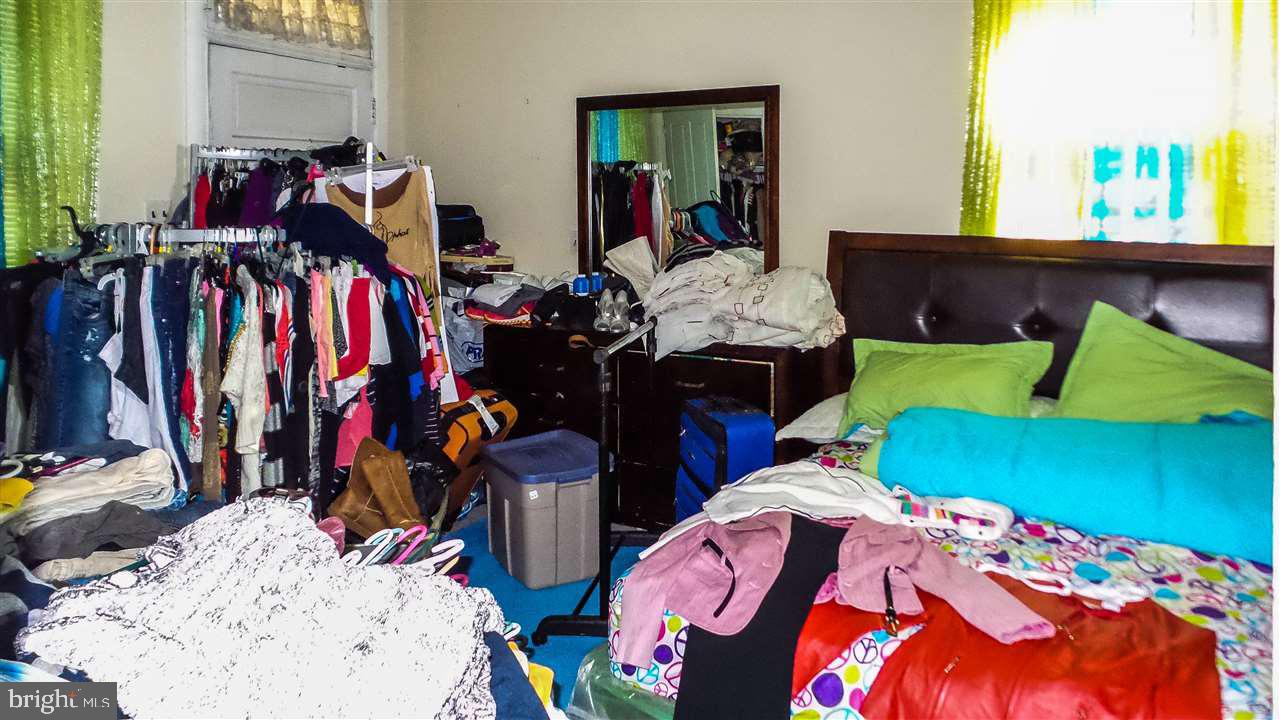 DOCTOR'S ROW - Residential Income