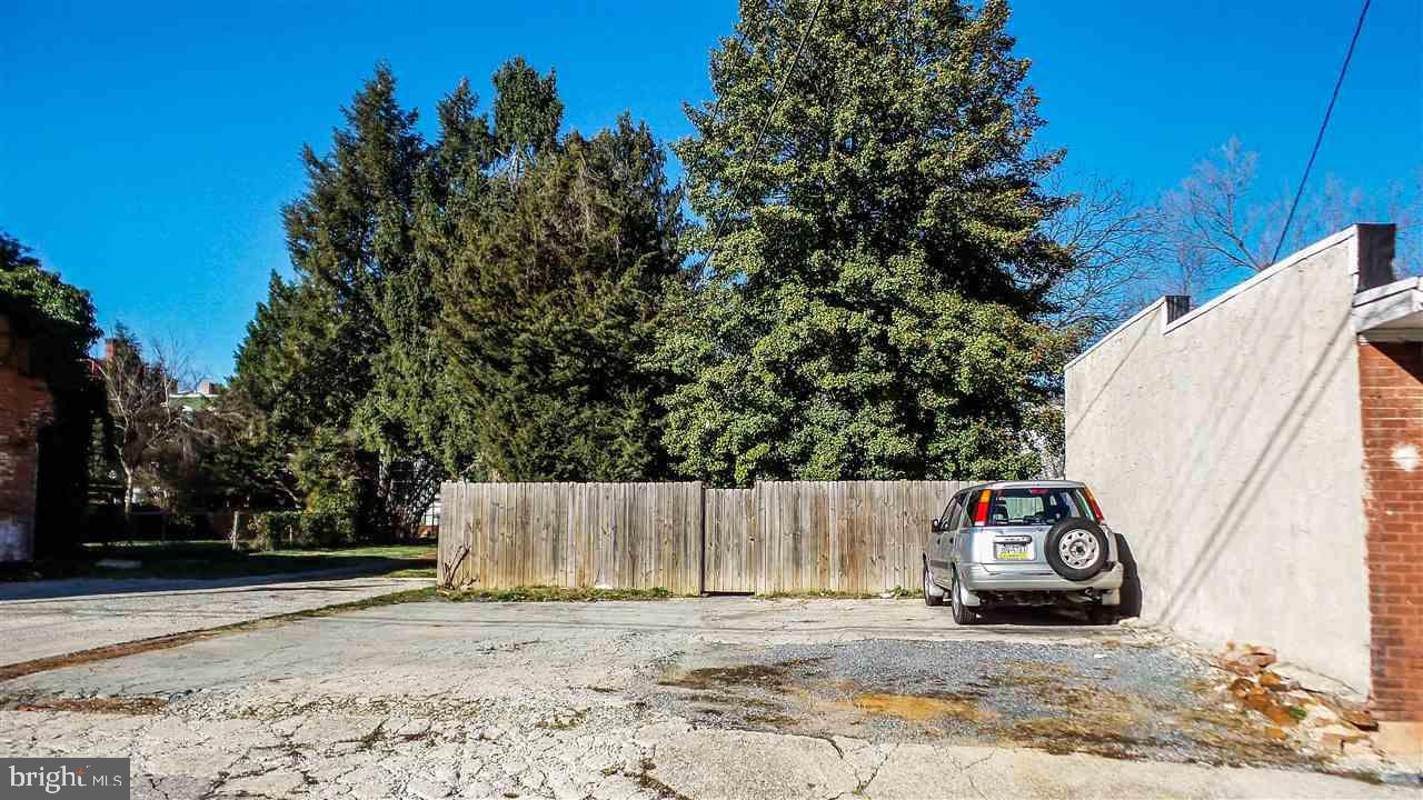 DOCTOR'S ROW - Residential Income