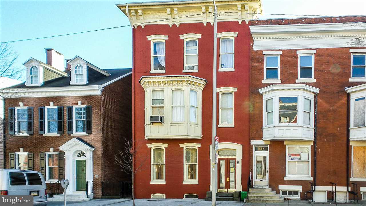 DOCTOR'S ROW - Residential Income