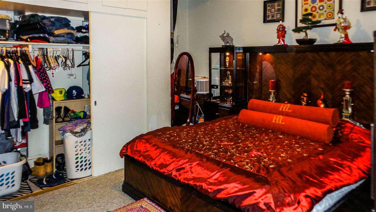 DOCTOR'S ROW - Residential Income