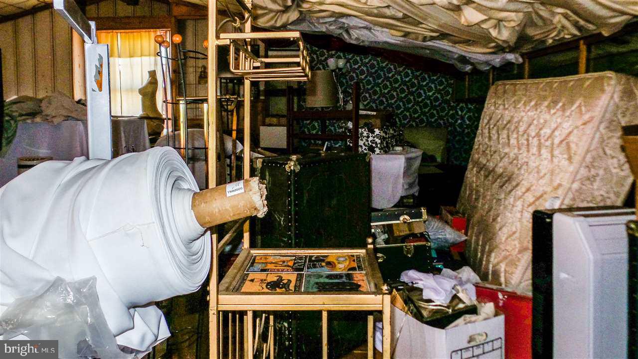 DOCTOR'S ROW - Residential Income