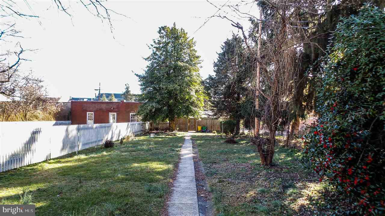 DOCTOR'S ROW - Residential Income