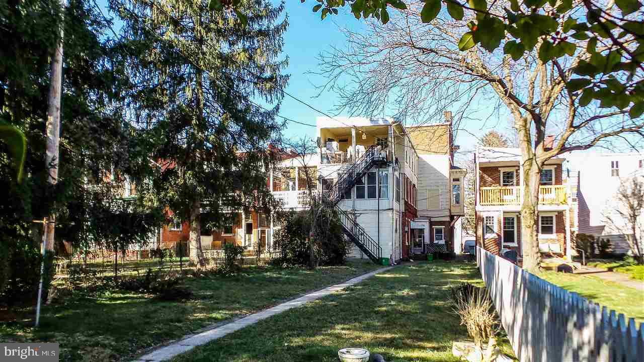 DOCTOR'S ROW - Residential Income