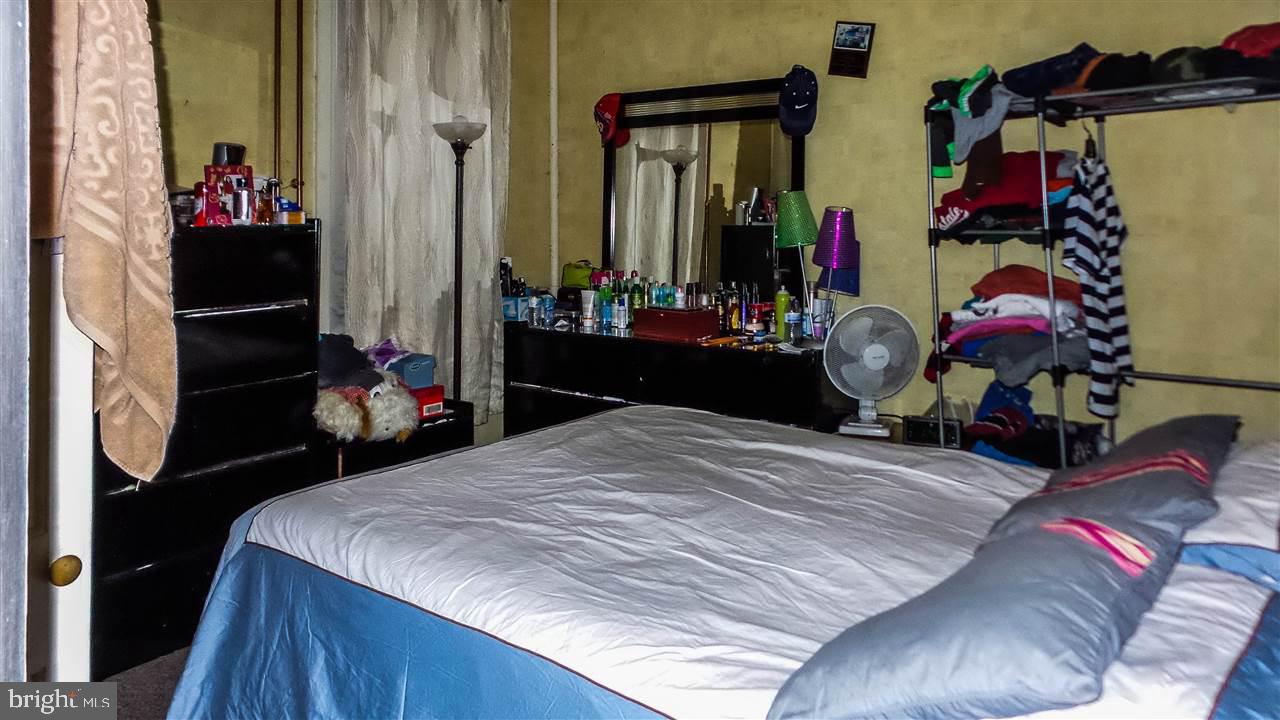 DOCTOR'S ROW - Residential Income