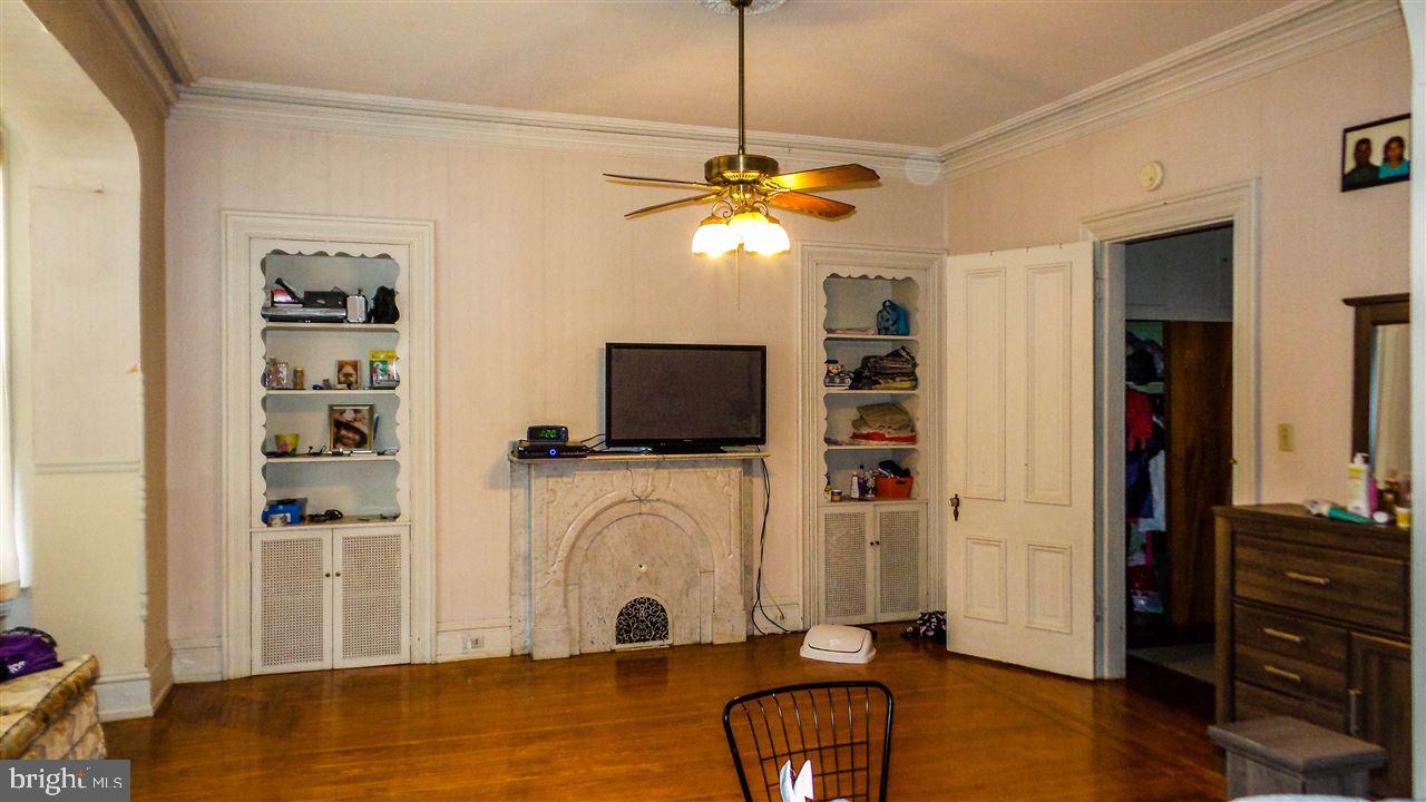 DOCTOR'S ROW - Residential Income