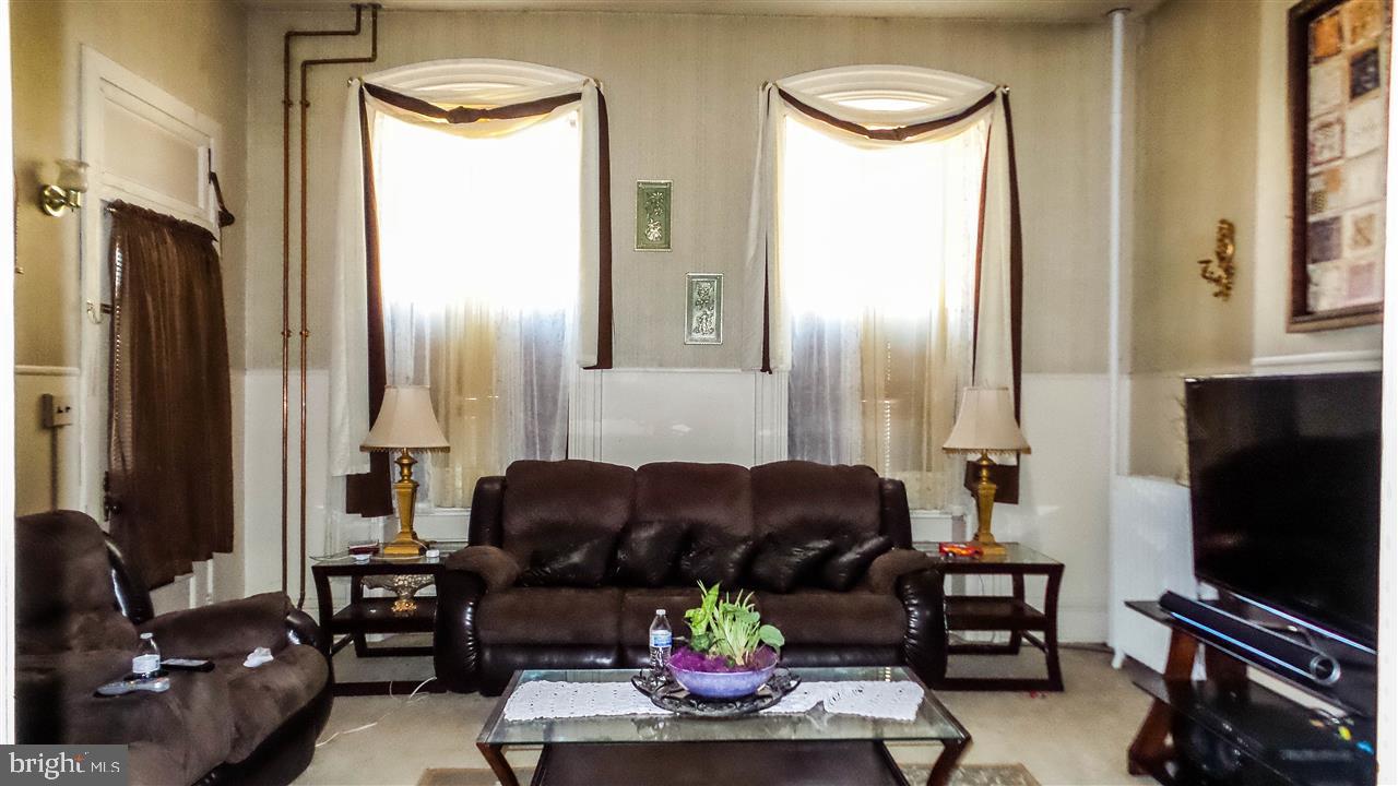 DOCTOR'S ROW - Residential Income