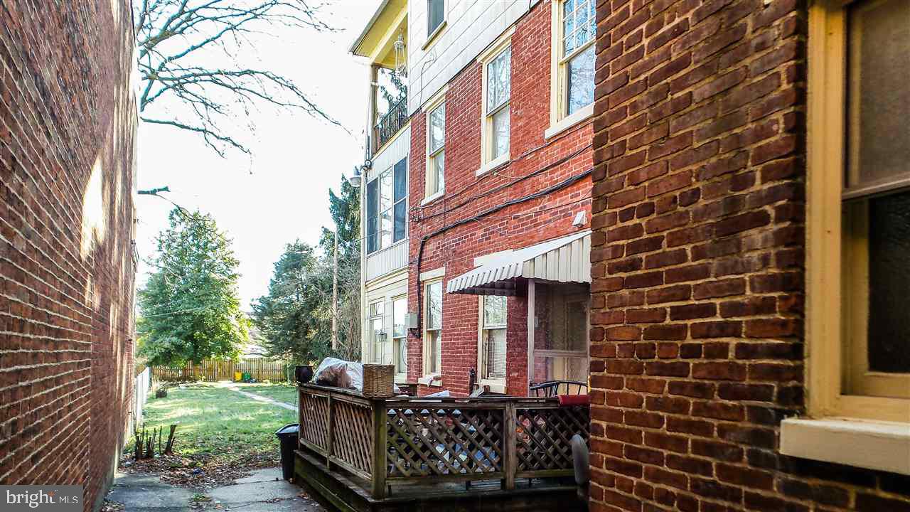 DOCTOR'S ROW - Residential Income