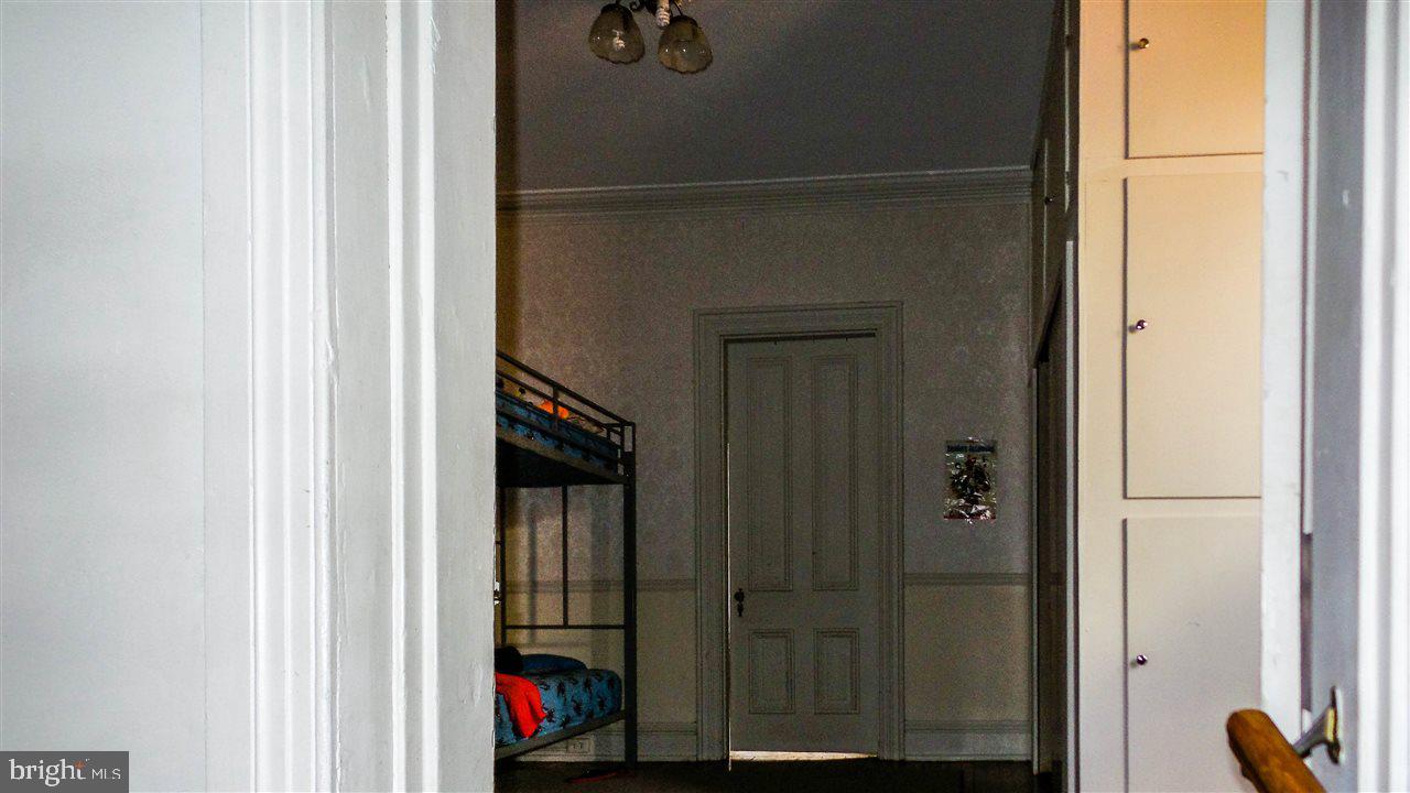 DOCTOR'S ROW - Residential Income