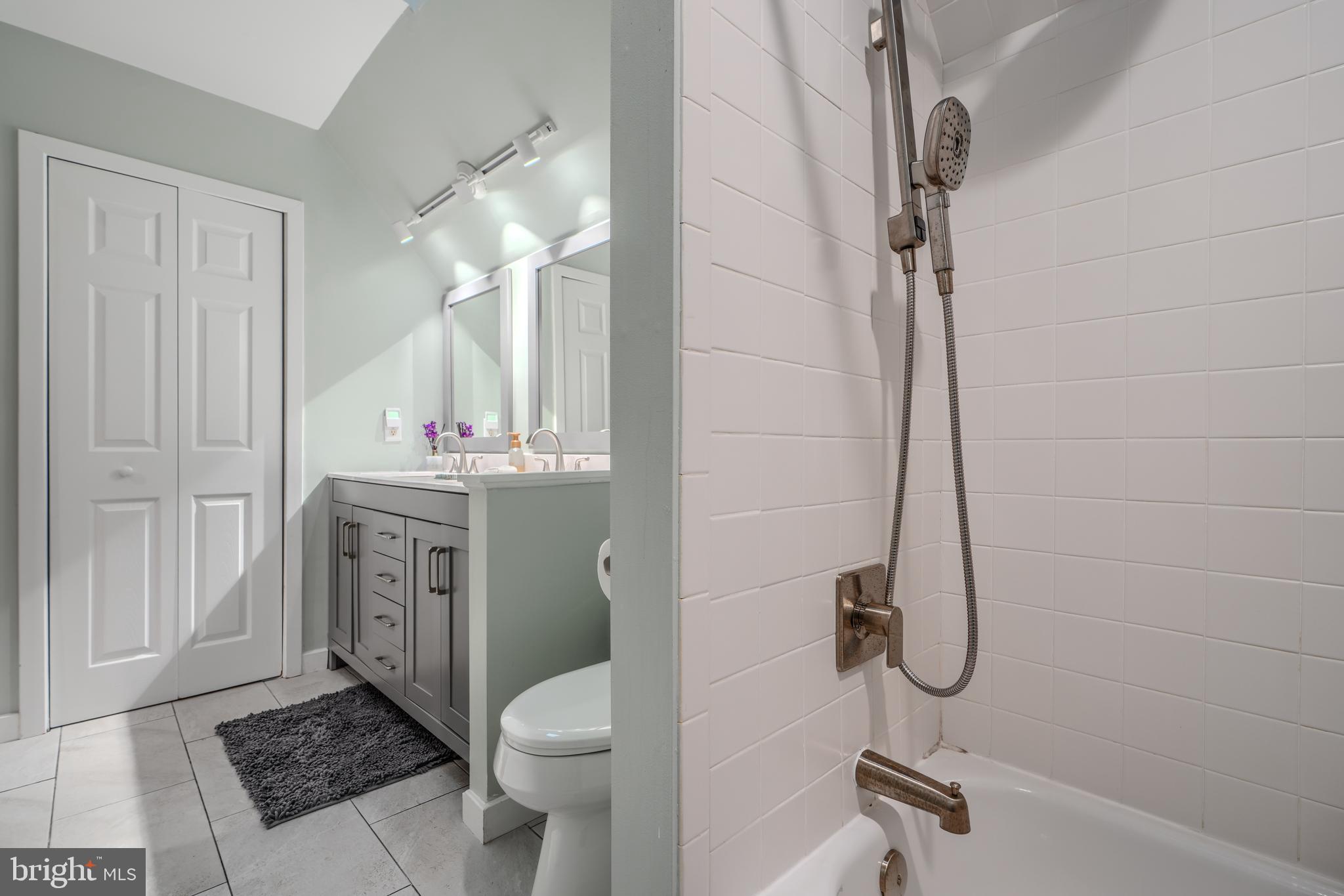 BAY HIGHLANDS - Residential
