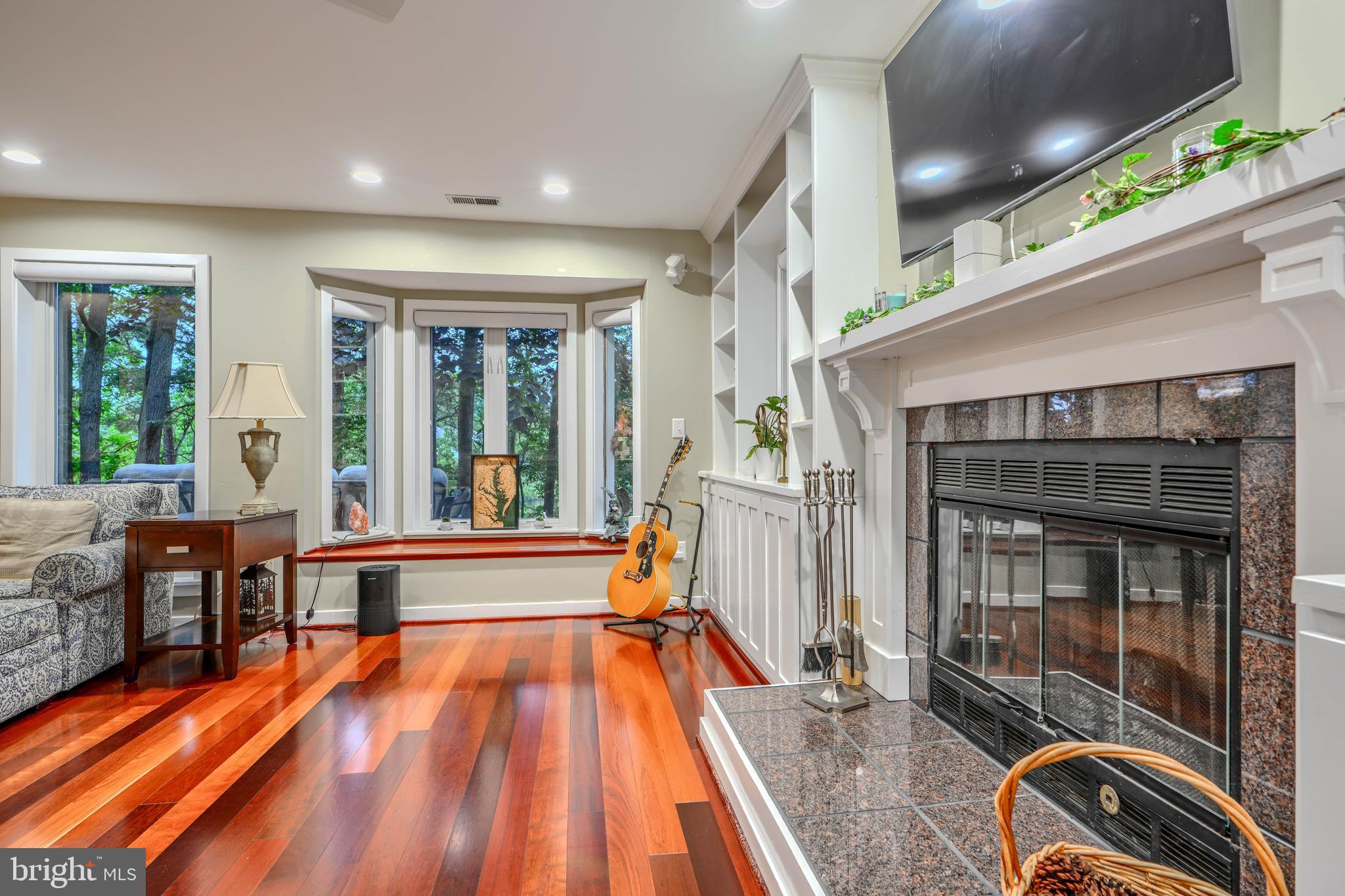 BAY HIGHLANDS - Residential